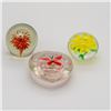 Image 1 : 3 Glass Paperweights