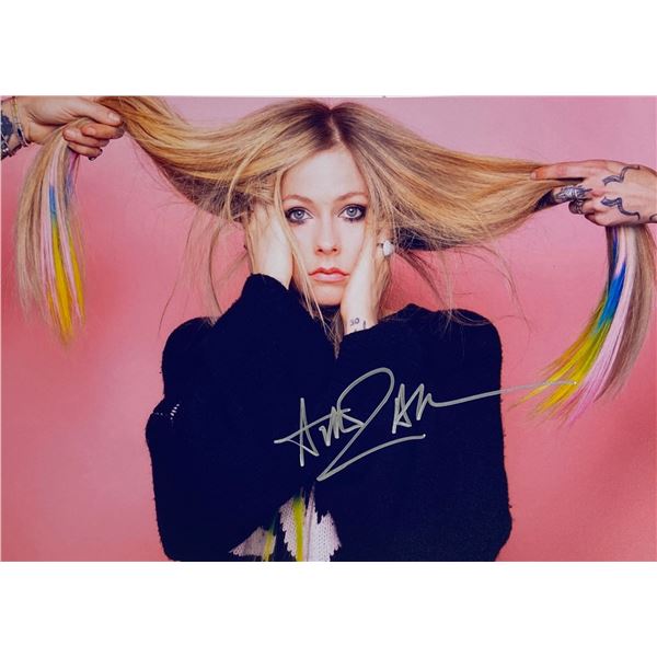 Autograph Signed  Avril Lavigne Photo