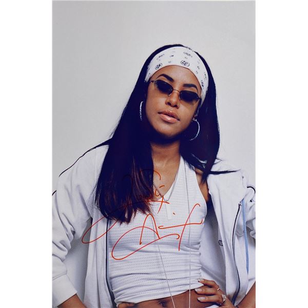 Autograph Signed  Aaliyah Photo