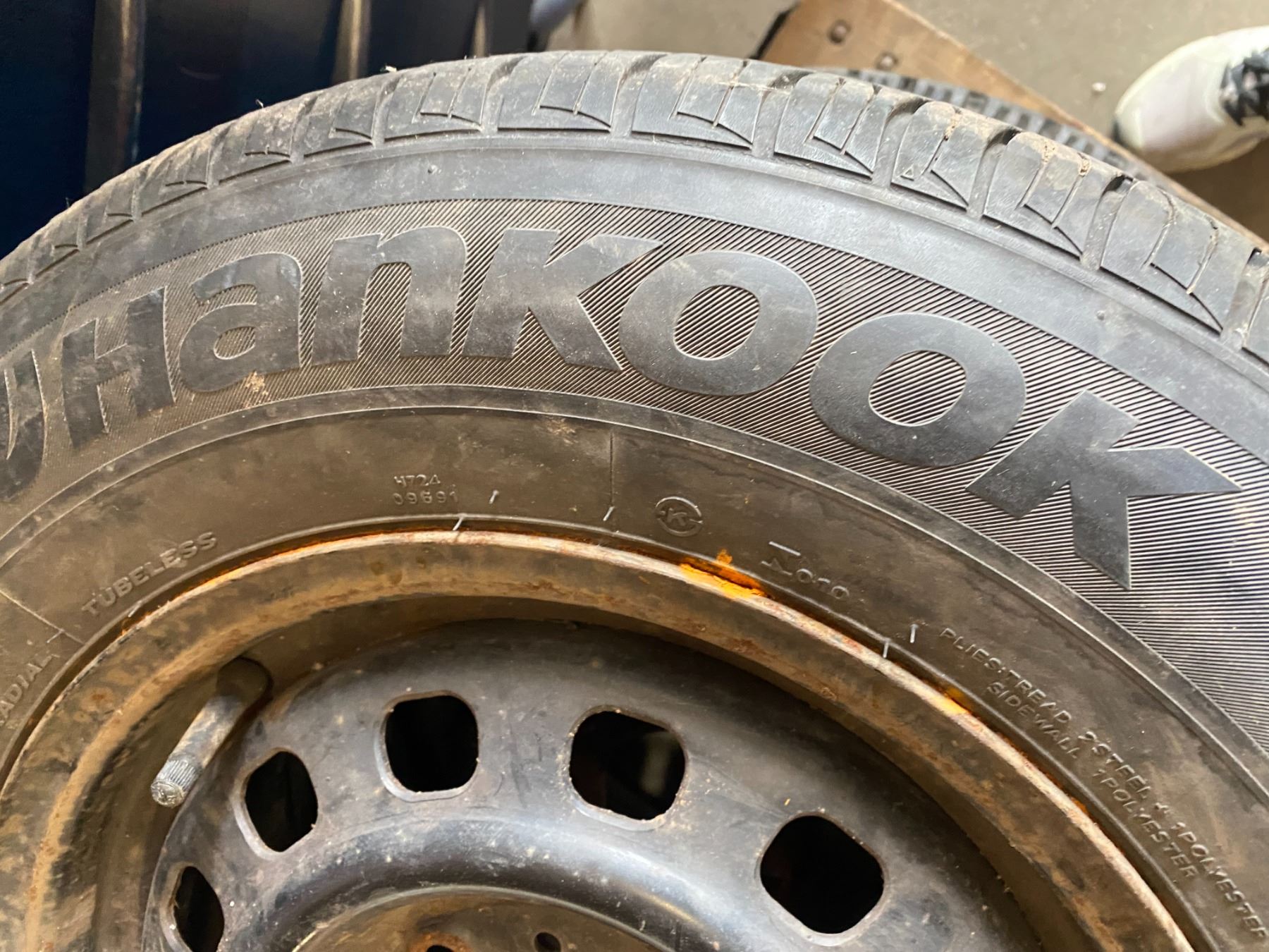 2 tires on rims P185/75R14