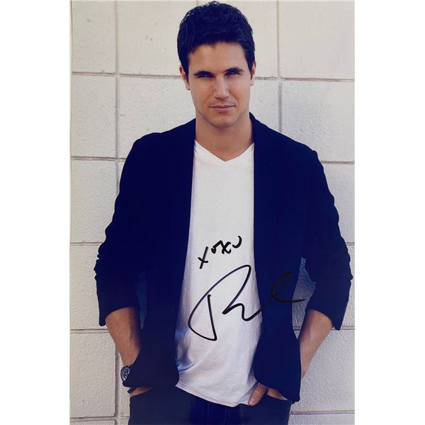 Autograph Signed Robbie Amell Photo