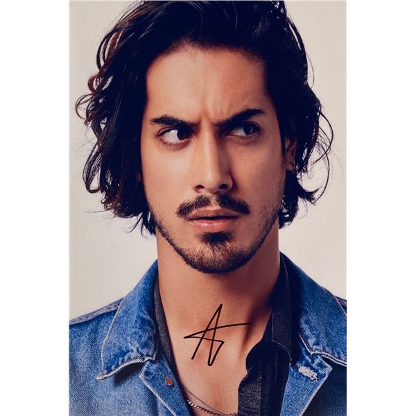 Autograph Signed  Avan Jogia Photo