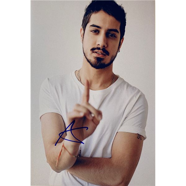 Autograph Signed  Avan Jogia Photo