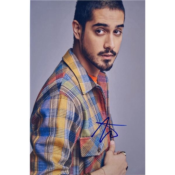 Autograph Signed  Avan Jogia Photo