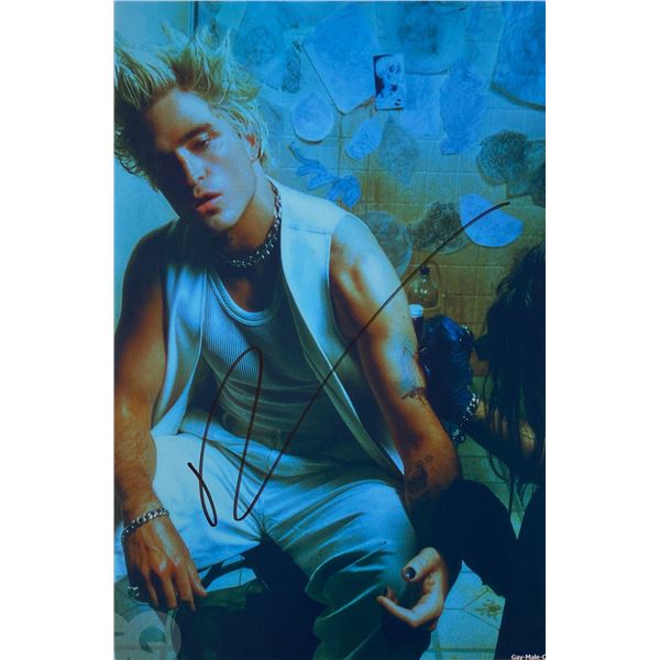 Autograph Signed  Robert Pattinson Photo
