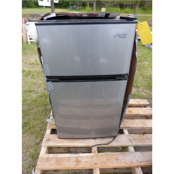 Arctic Viking Fridge (Working)