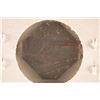 Image 2 : VINTAGE METAL TOBACCO TAG "3 BLACK CROWS" YELLOW