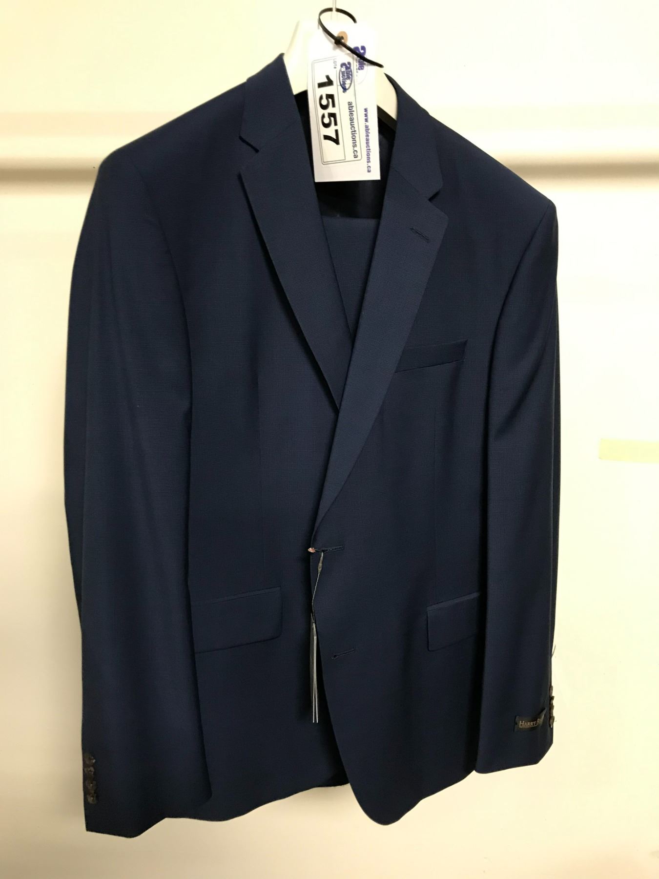 NEW WITH TAGS HARRY ROSEN SIZE 44 SUIT RETAIL $599