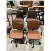 Image 1 : LOT OF 4 BARSTOOLS AND 2 KITCHEN CHAIRS