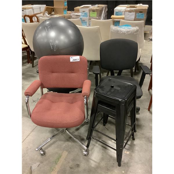 3 OFFICE CHAIRS AND 2 BARSTOOLS AND EXERCISE BALL