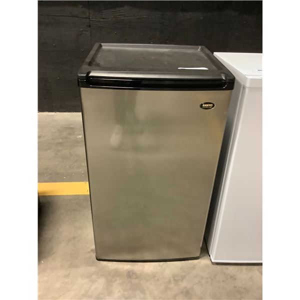 SANYO STAINLESS STEEL BAR FRIDGE