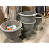 Image 1 : LOT OF 4 PLANTERS
