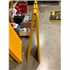 Image 2 : 6 SIGNICADE PLASTICADE YELLOW & ORANGE WATER WEIGHT SANDWICH BOARDS