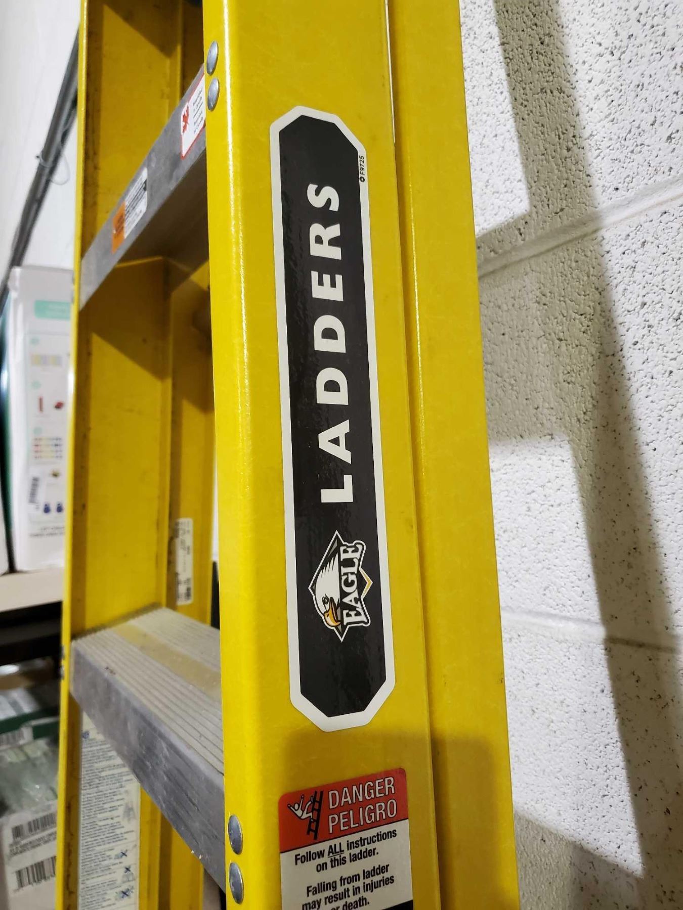 New Eagle Ladders 8' Step Ladder 250 Lb Capacity