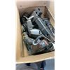 Image 2 : BOX OF HITCHES AND ELECTRIC DRILLS