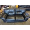 Image 8 : DECORO ITALIAN LEATHER SOFA AND LOVESEAT