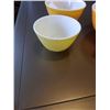 Image 2 : 3 VINTAGE YELLOW PYREX MIXING BOWLS 401, 402, 403