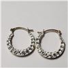 Image 1 : 10K YELLOW GOLD CZ 0.67G HOOP EARRINGS