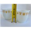 Image 7 : (2) Pyrex Creamers