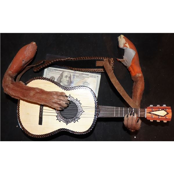 ZZ-CLEARANCE BEVERLY HILLS CHIHUAHUA 3 MARIACHIS HERO ANIMATRONIC GUITAR SCREEN MATCHED