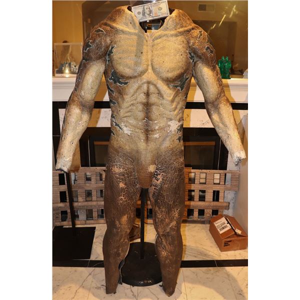 PREDATOR COMPLETE ALIEN EMISSARY BODY SUIT SCREEN USED 1