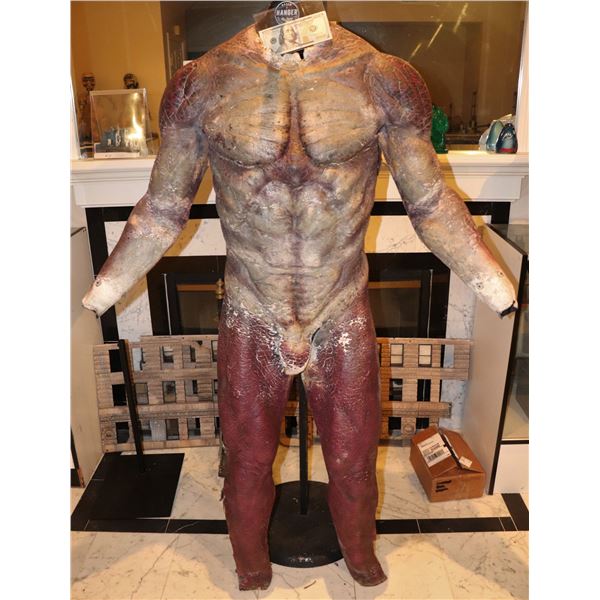 PREDATOR COMPLETE ALIEN EMISSARY BODY SUIT SCREEN USED 2