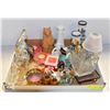Image 1 : LOT OF VINTAGE COLLECTABLES AND HOME DECOR