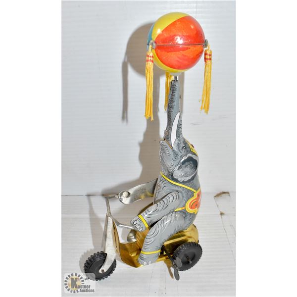 VINTAGE TIN BLIC WIND UP ELEPHANT & BALL