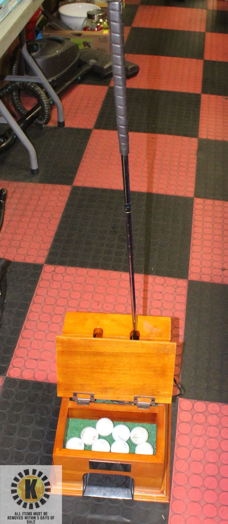 GROUND ZERO AUTOMATIC PUTTING MACHINE WITH PUTTER