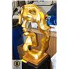 Image 1 : GOLD TONE SCULPTURE TYPE ORNAMENT 21.5" TALL