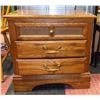 Image 1 : 3 DRAWER NIGHT STAND H-25" W-16" L-26"
