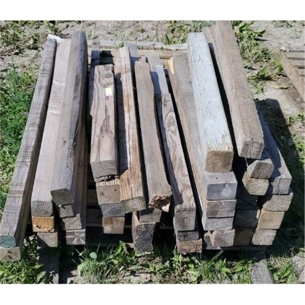 PALLET OF 4X4, 3X3 POSTS 2.5-5FT LENGTH