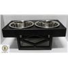 Image 1 : NEW BLACK PLASTIC BOWL STAND WITH 2 METAL BOWLS