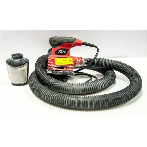 SKIL POWER SANDER WITH VAC ATTACHMENT