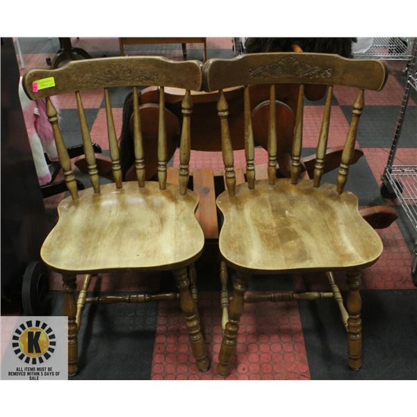 2 VINTAGE TABLE CHAIRS