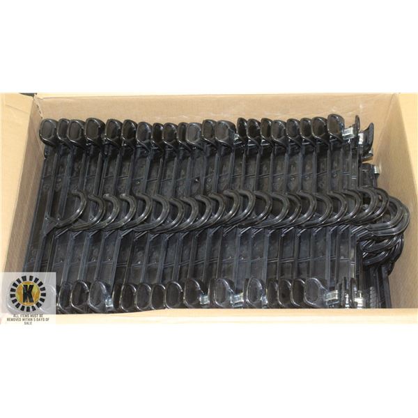 BOX OF 17" HEAVYWEIGHT SUIT HANGARS - 100PCS