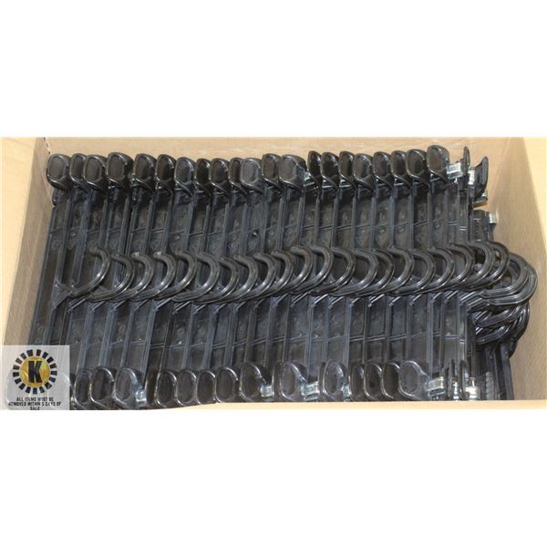 BOX OF 17" HEAVYWEIGHT SUIT HANGARS - 100PCS