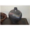 Image 2 : FRANK BEAVER CERAMIC FOOTED BOWL & KAUKA DE SILVA RAKU VASE (2 PCS)