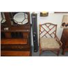Image 2 : TRADITIONAL VIETNAMESE ZITHER W/MOTHER OF PEARL INLAY & CASE