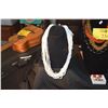 Image 2 : 10 STRAND SOUTH PACIFIC SHELL LEI (WHITE) (DOES NOT INCLUDE STAND)