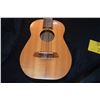 Image 2 : OKADA SPRUCE TOP UKULELE W/CASE (27" X 9")