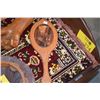 Image 5 : MIXED LOT: TAMBOURINE, MIRRORS, SHIP IN BOTTLE, PROPELLER, PLATE, BOTTLE, WOOD HAND & MAT (9 PCS)
