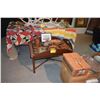 Image 2 : COFFEE TABLE W/REMOVABLE TRAY TOP