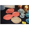 Image 2 : COLLECTION OF RUSSELL WRIGHT "RESIDENTIAL" MELAMINE DINNERWARE DESIGNED 1953