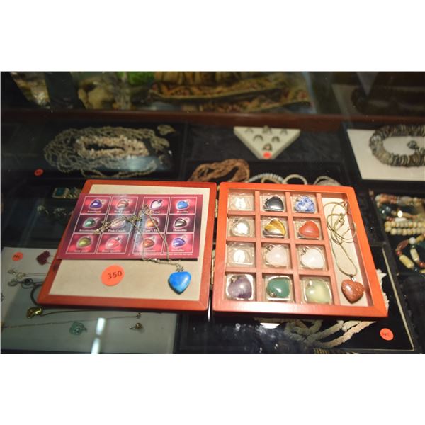 INTERCHANGEABLE PENDANTS