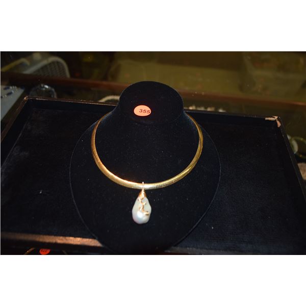 14K WG & YG OMEGA CHAIN COLLAR (REVERSIBLE) & BAROQUE PEARL PENDANT (34.3 G)