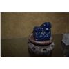 Image 3 : CHINESE SODALITE CARVINGS W/STAND (3 PCS)