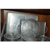 Image 7 : COLLECTION OF HAMMERED ALUMINUM SERVING PIECES (32 PCS)
