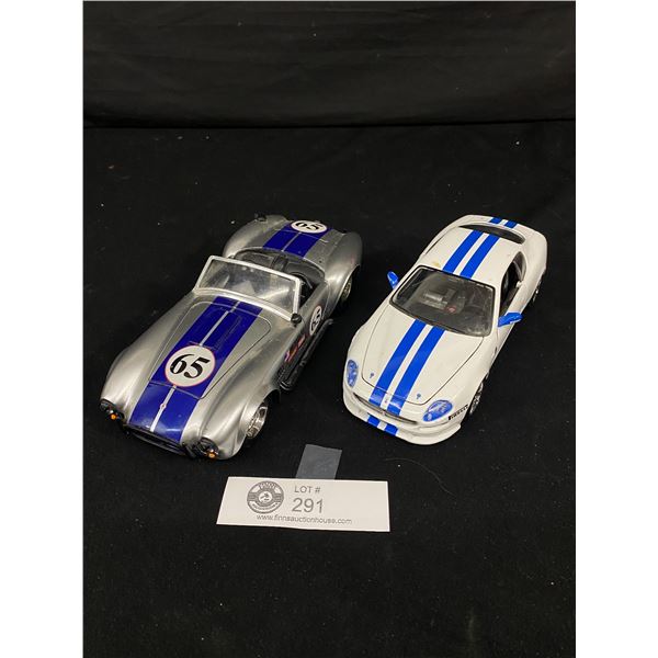 Lot of 2 1:24 Scale Die Cast Cars