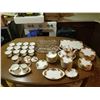 Image 1 : 74 Pieces of Royal Albert Bone China England with Place Mats and Two Serving Dishes